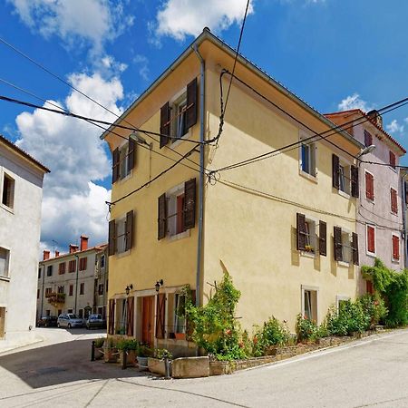 Apartments Viola By Rent Istria Momjan Exteriör bild