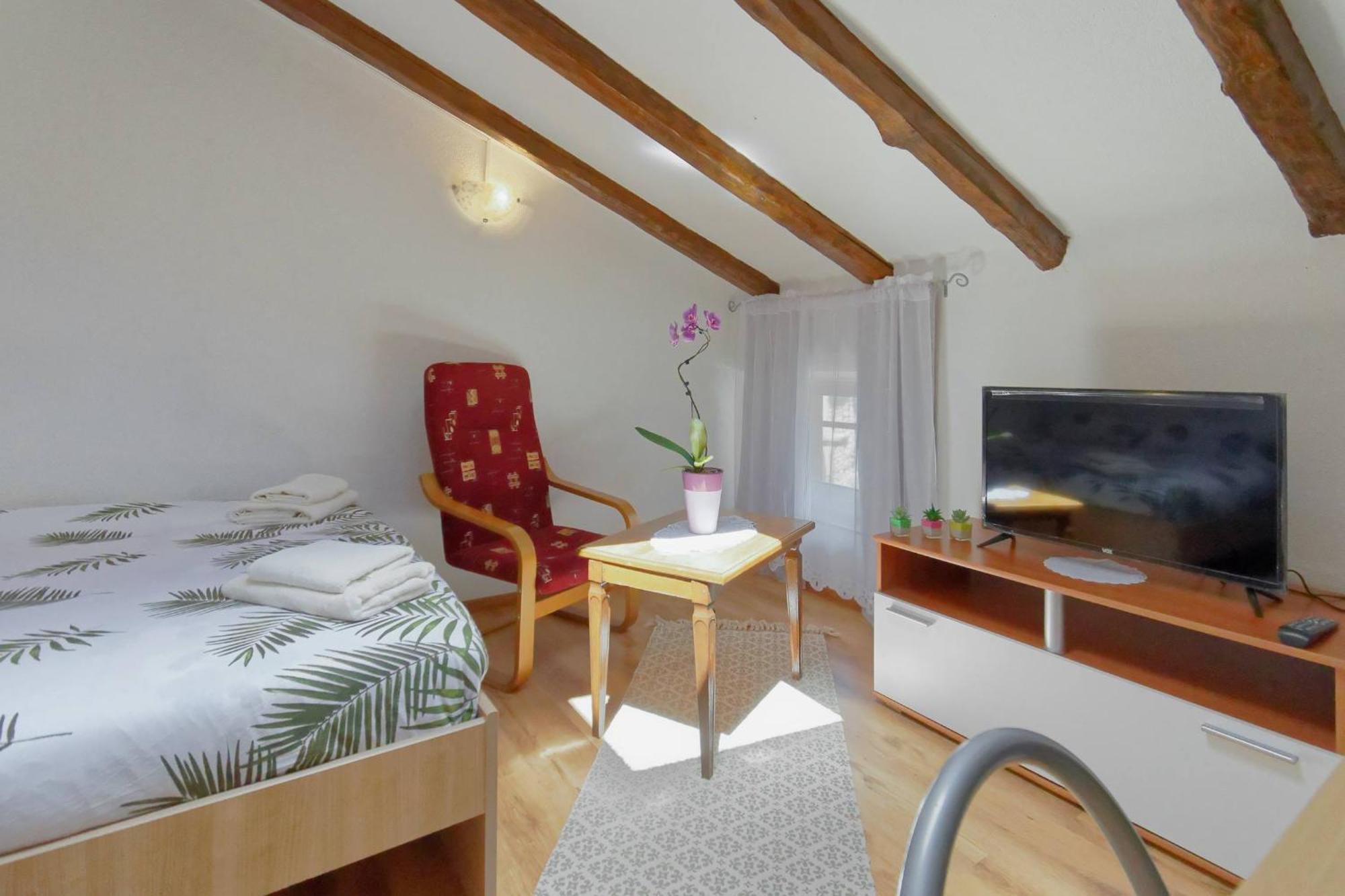 Apartments Viola By Rent Istria Momjan Exteriör bild