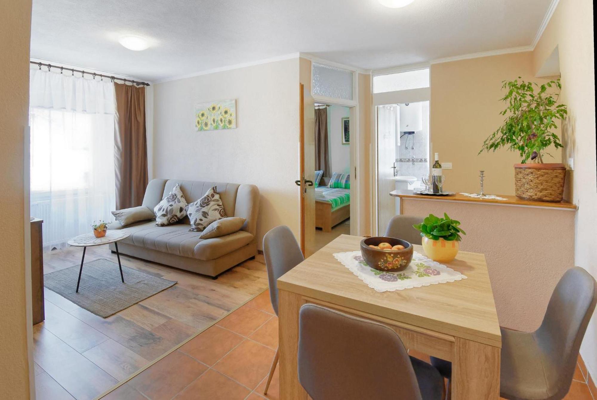 Apartments Viola By Rent Istria Momjan Exteriör bild