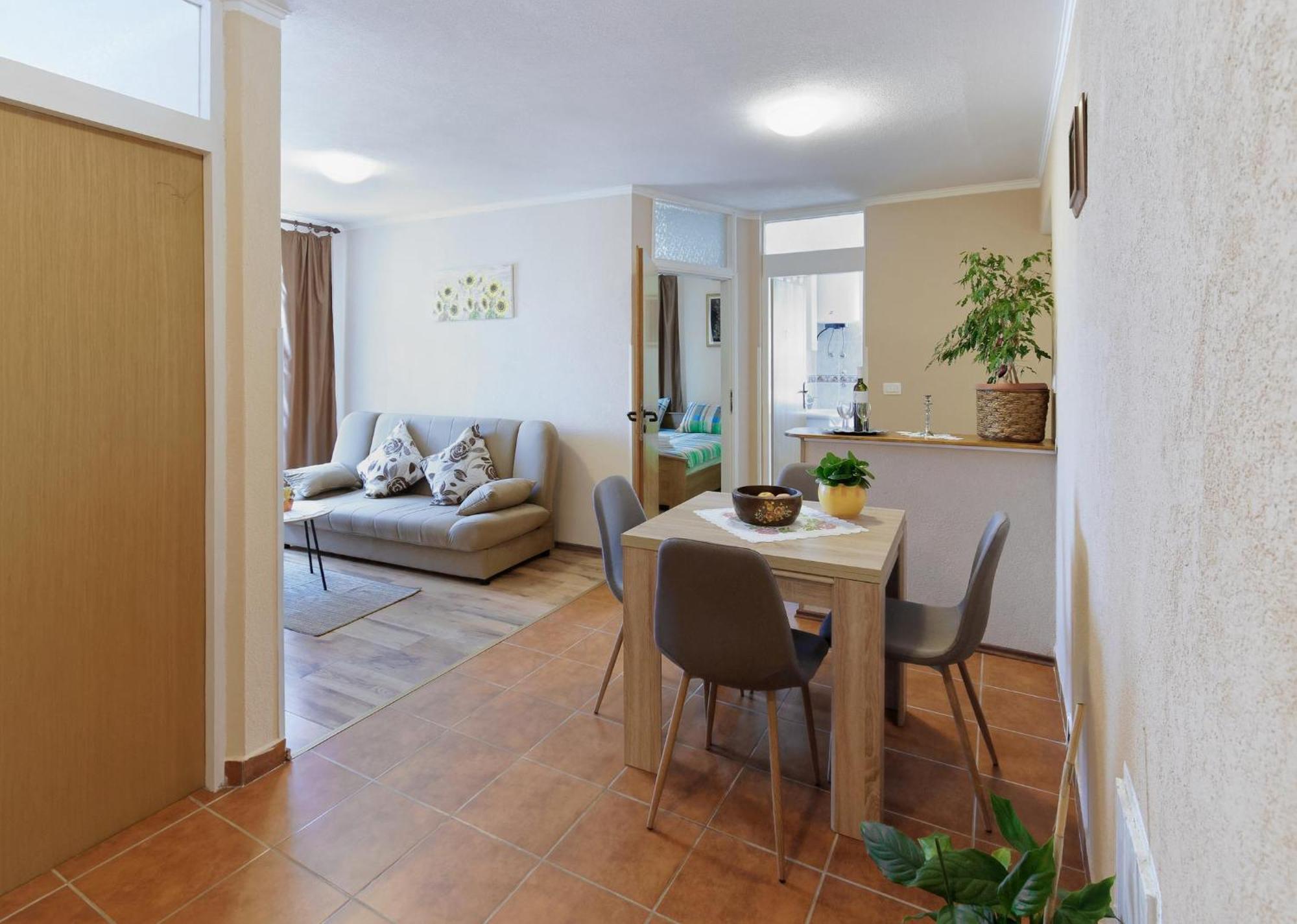 Apartments Viola By Rent Istria Momjan Exteriör bild